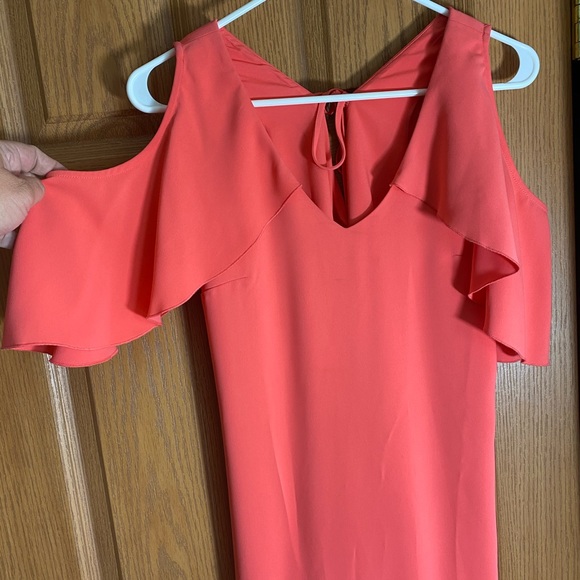 NWT Trina Turk pink ruffle v-neck open back cold shoulder mini dress - Picture 5 of 8